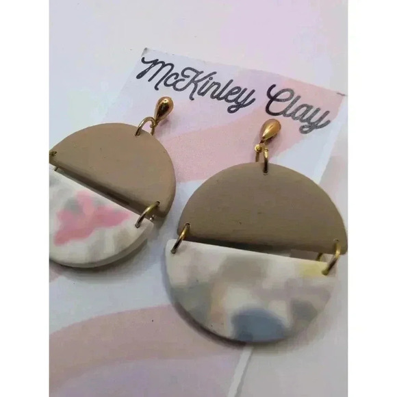 NWT McKinley Clay Gray Round Floral Pattern Dangle Earrings - Picture 2 of 3